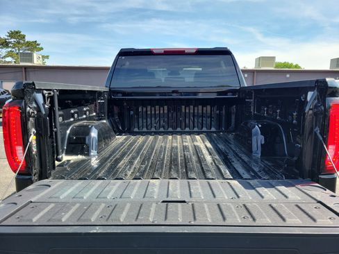 Used 2025 GMC Sierra 1500 SLT AWD/4WD image 8