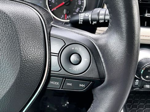 Used 2022 Toyota RAV4 XLE Premium FWD image 18