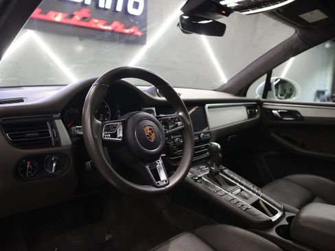 Used 2020 Porsche Macan Turbo AWD/4WD image 26