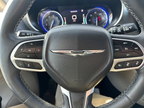 Used 2024 Chrysler Pacifica Touring-L image 26