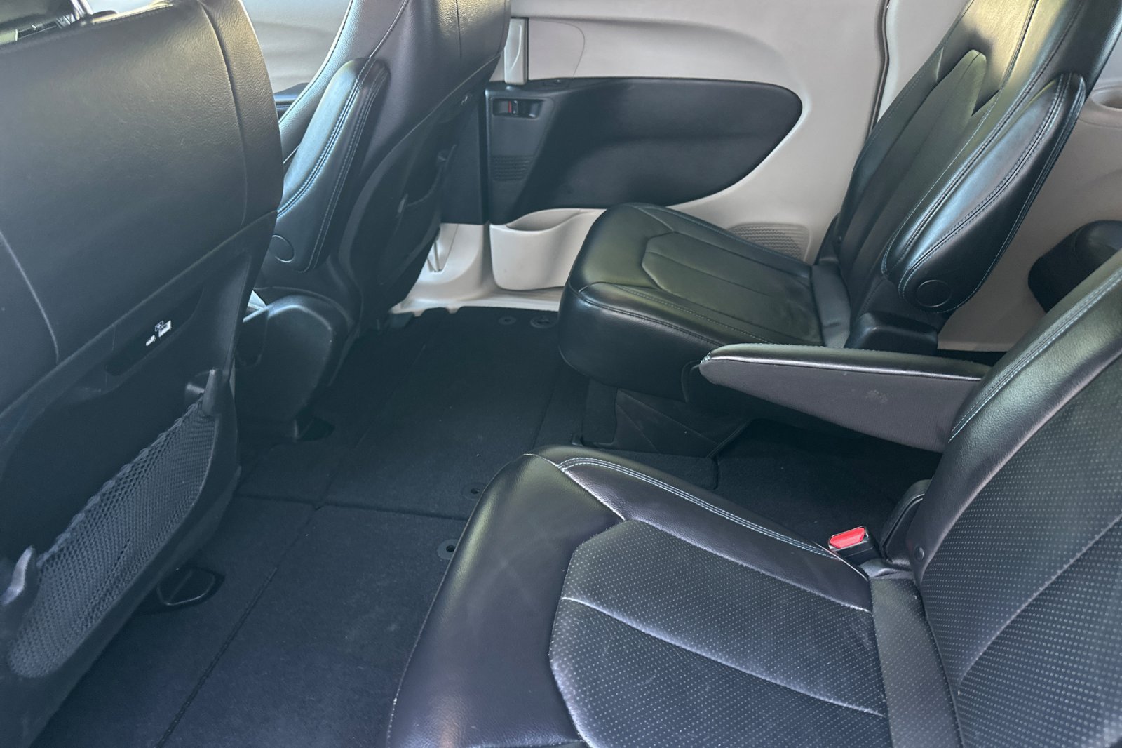 Used 2021 Chrysler Pacifica Touring-L FWD image 12