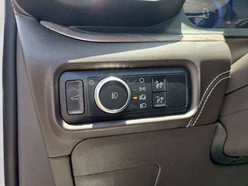 Used 2020 Ford Explorer Platinum w/ Premium Technology Package AWD/4WD image 31