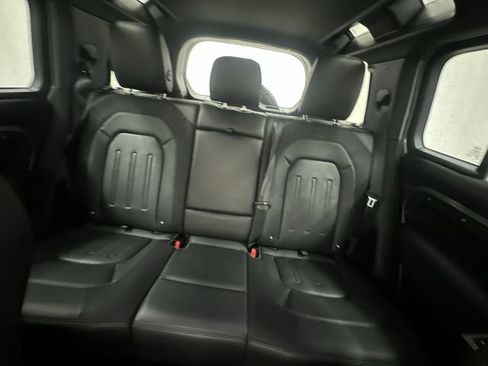 Used 2021 Land Rover Defender 110 X-Dynamic SE AWD/4WD image 25