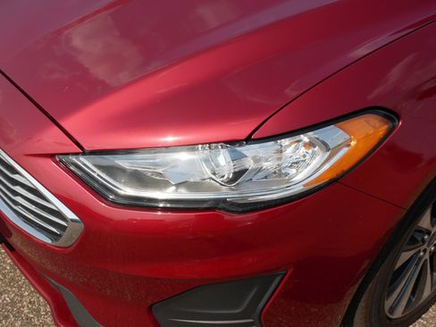 Used 2019 Ford Fusion SE AWD/4WD image 16
