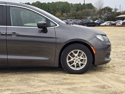 Used 2023 Chrysler Voyager LX image 7