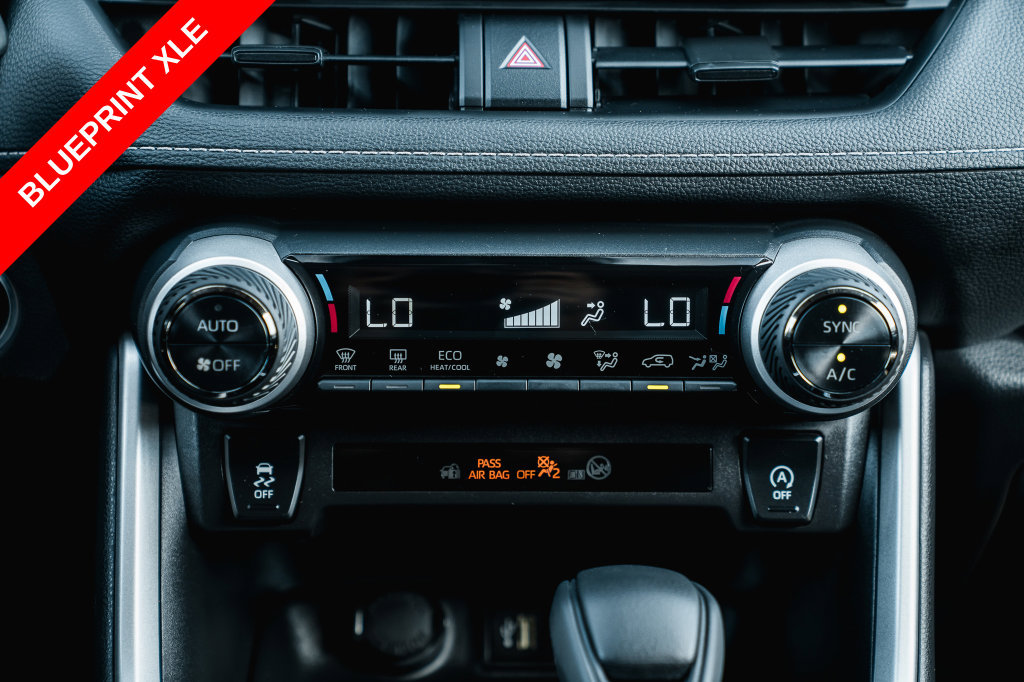 Certified 2025 Toyota RAV4 XLE FWD image 22