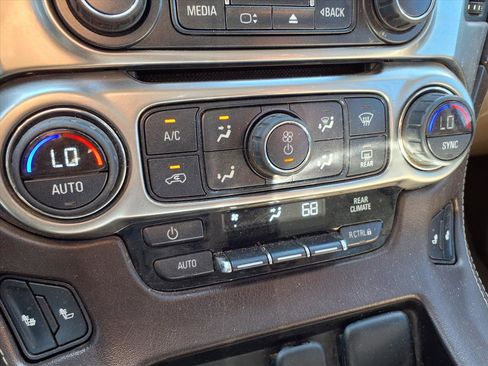 Used 2016 Chevrolet Suburban LT image 8