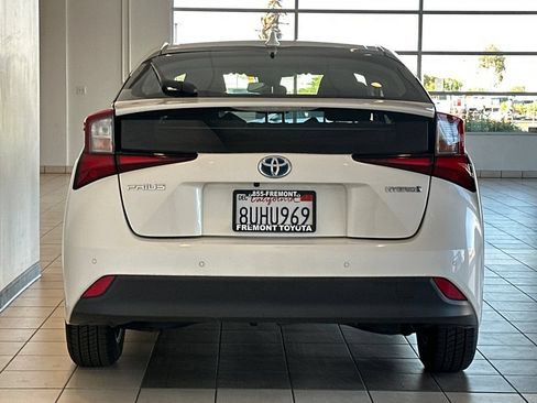 Certified 2020 Toyota Prius LE FWD image 5