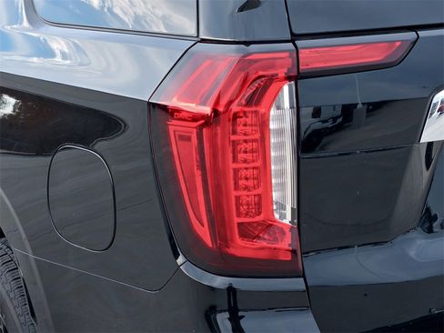 Used 2023 GMC Yukon SLT image 6