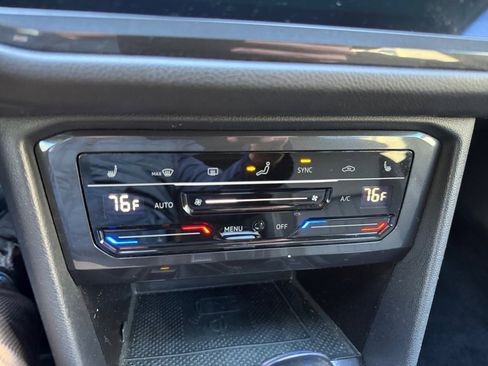 Used 2022 Volkswagen Tiguan SE image 21