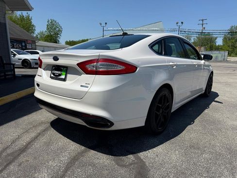 Used 2013 Ford Fusion SE FWD image 3
