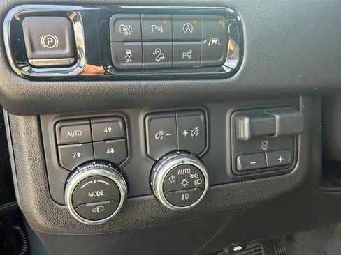 Used 2026 GMC Yukon AT4 w/ AT4 Premium Plus Package AWD/4WD image 27