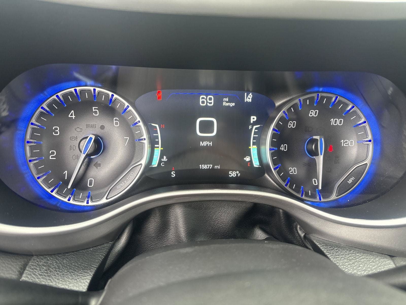 Used 2026 Chrysler Pacifica Select FWD image 17