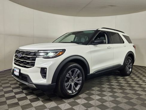 New 2026 Ford Explorer Active w/ Active Comfort Package AWD/4WD image 3