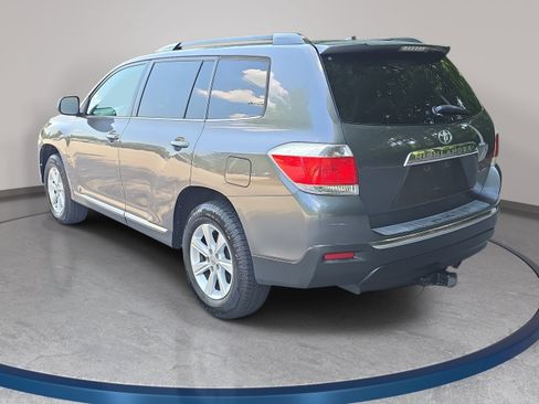 Used 2011 Toyota Highlander SE w/ Tow Pkg FWD image 7