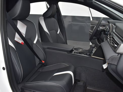 Used 2025 Toyota Camry SE image 27