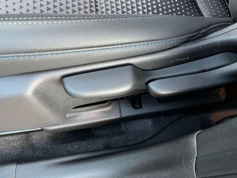 Used 2025 Chevrolet Trax LT image 23