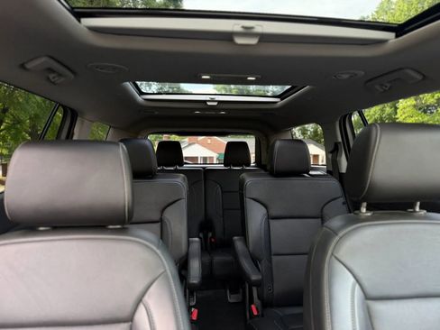 Used 2022 GMC Acadia SLT w/ Technology Package AWD/4WD image 15