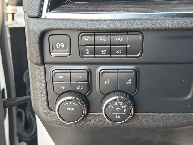 Used 2025 Chevrolet Suburban Premier AWD/4WD image 35