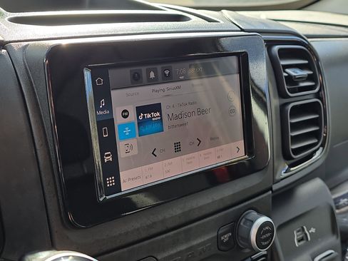 Used 2025 RAM ProMaster 2500 w/ Convenience Group image 18