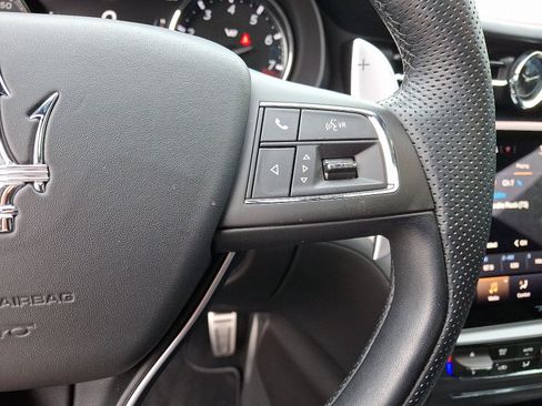 Used 2021 Maserati Quattroporte Trofeo image 22