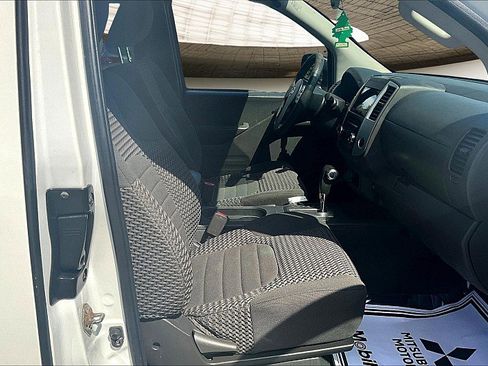 Used 2019 Nissan Frontier SV image 7