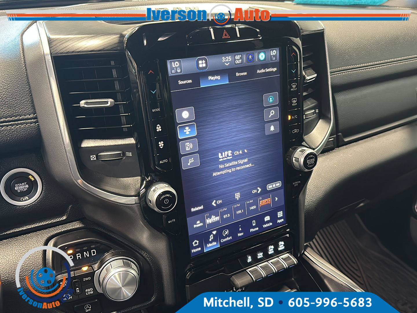 Used 2023 RAM 1500 Laramie AWD/4WD image 19