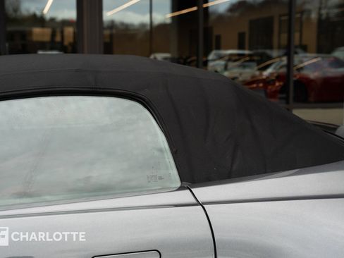 Used 2021 Aston Martin V8 Vantage Roadster image 10