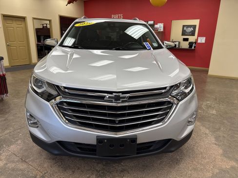 Used 2020 Chevrolet Equinox Premier image 2