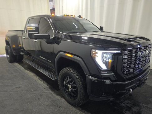 Used 2025 GMC Sierra 3500 Denali Ultimate image 1