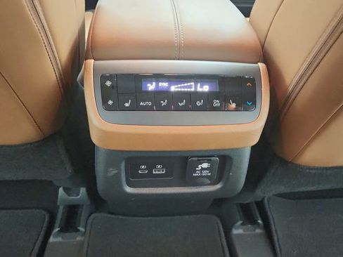 Used 2024 Nissan Pathfinder Platinum FWD image 37