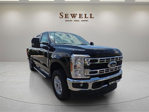 New 2025 Ford F250 XLT w/ FX4 Off-Road Package image 6