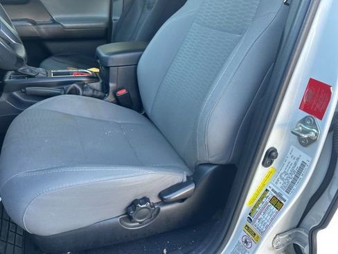 Used 2017 Toyota Tacoma 2WD Double Cab image 10