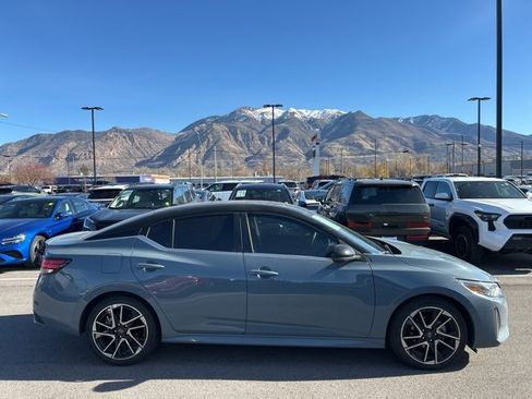 Used 2024 Nissan Sentra SR w/ SR Premium Package image 4