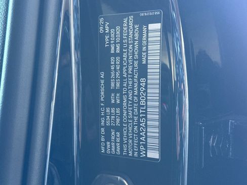 Certified 2026 Porsche Macan AWD/4WD image 33