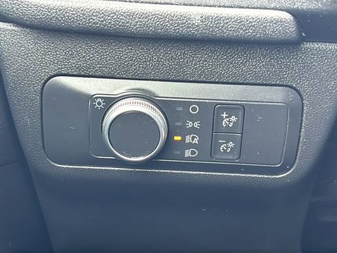 Used 2020 Ford Escape SE image 29