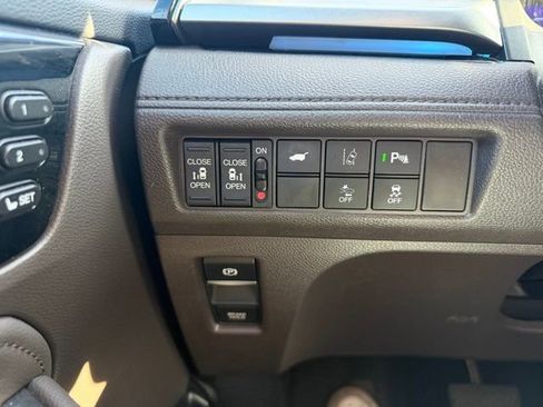 Used 2019 Honda Odyssey Elite image 17