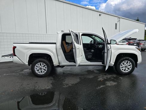 New 2025 Toyota Tacoma SR5 image 15