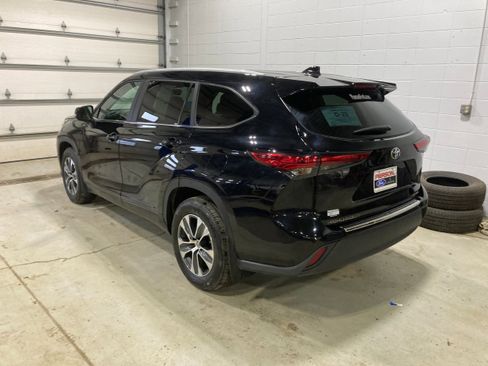Used 2023 Toyota Highlander XLE image 18