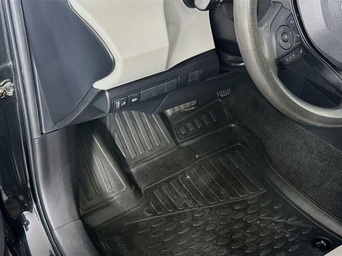 Used 2022 Toyota Corolla LE FWD image 16