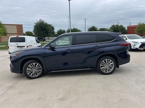 Used 2023 Toyota Highlander Platinum FWD image 8