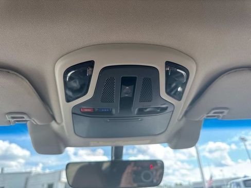 Used 2020 Subaru Outback Touring AWD/4WD image 21