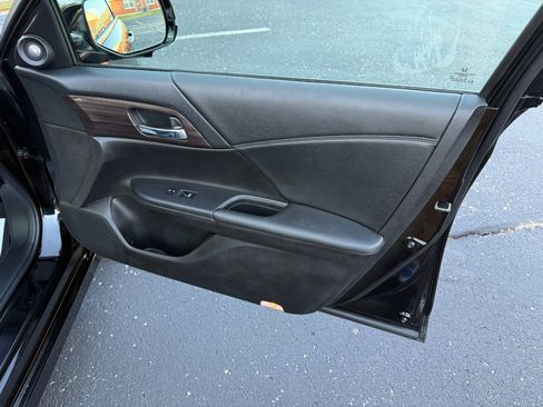 Used 2016 Honda Accord Touring image 24
