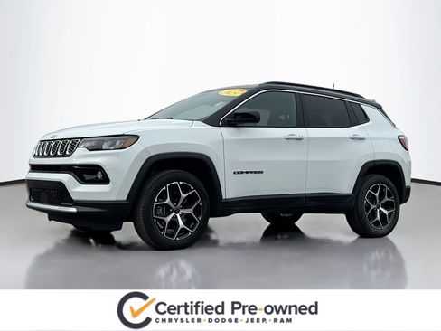 Used 2025 Jeep Compass Limited image 12