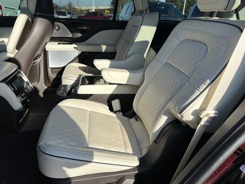 Used 2023 Lincoln Aviator Black Label w/ Jet Package image 15