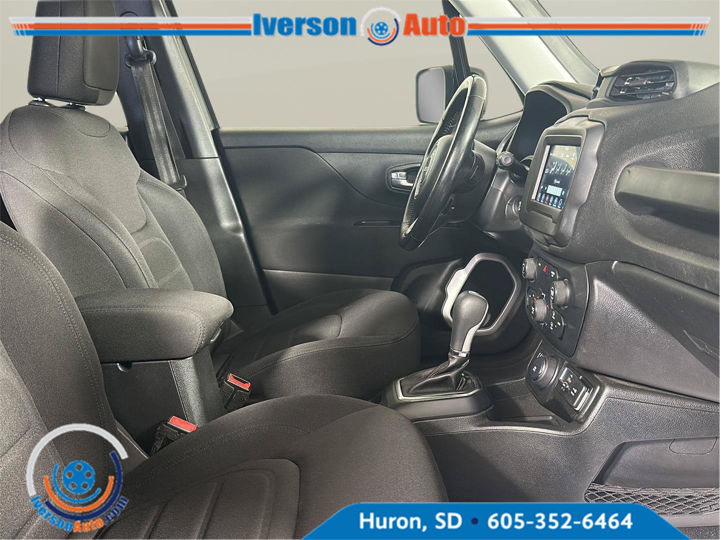 Used 2018 Jeep Renegade Latitude w/ Cold Weather Group AWD/4WD image 28