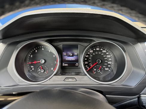 Used 2018 Volkswagen Tiguan SEL FWD image 18