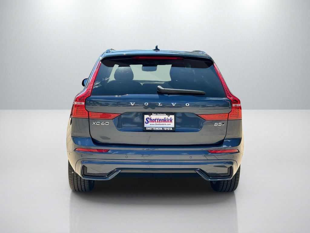 Used 2024 Volvo XC60 B5 Plus AWD/4WD image 6