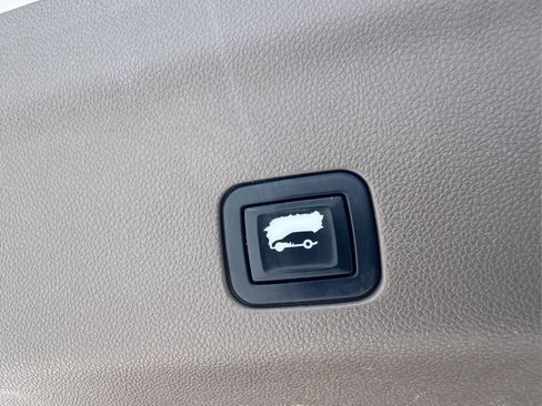 Used 2022 GMC Yukon Denali w/ Denali Premium Package AWD/4WD image 13