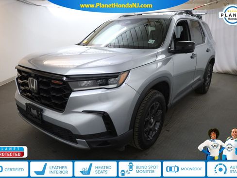 Certified 2023 Honda Pilot TrailSport image 1